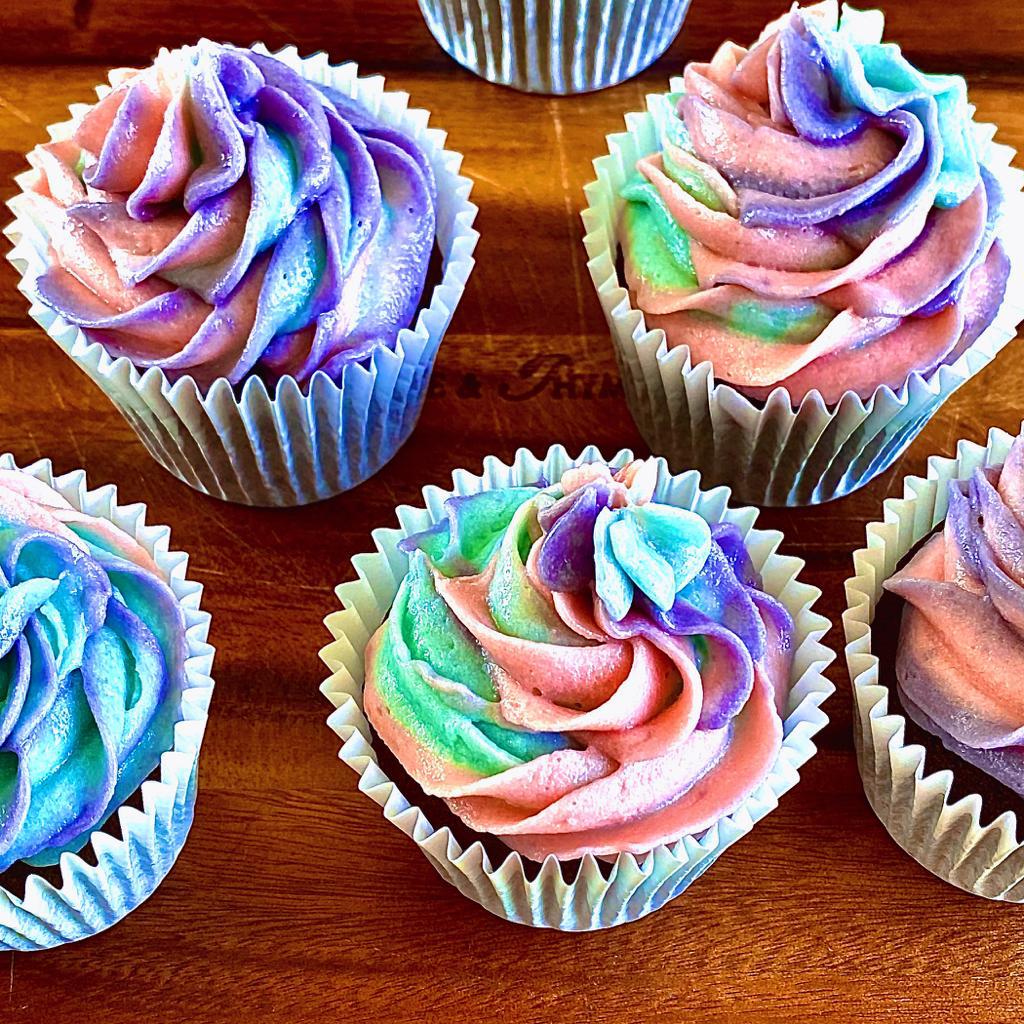 Rainbow cupcake 